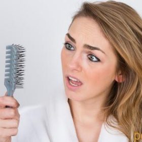 کاهش ریزش مو با 5 روش طبیعی
