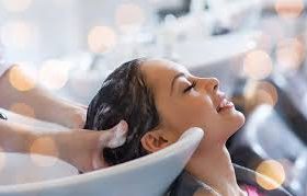8 اشتباه رایج هنگام شستن مو که مو هایتان را نابود می کند!!